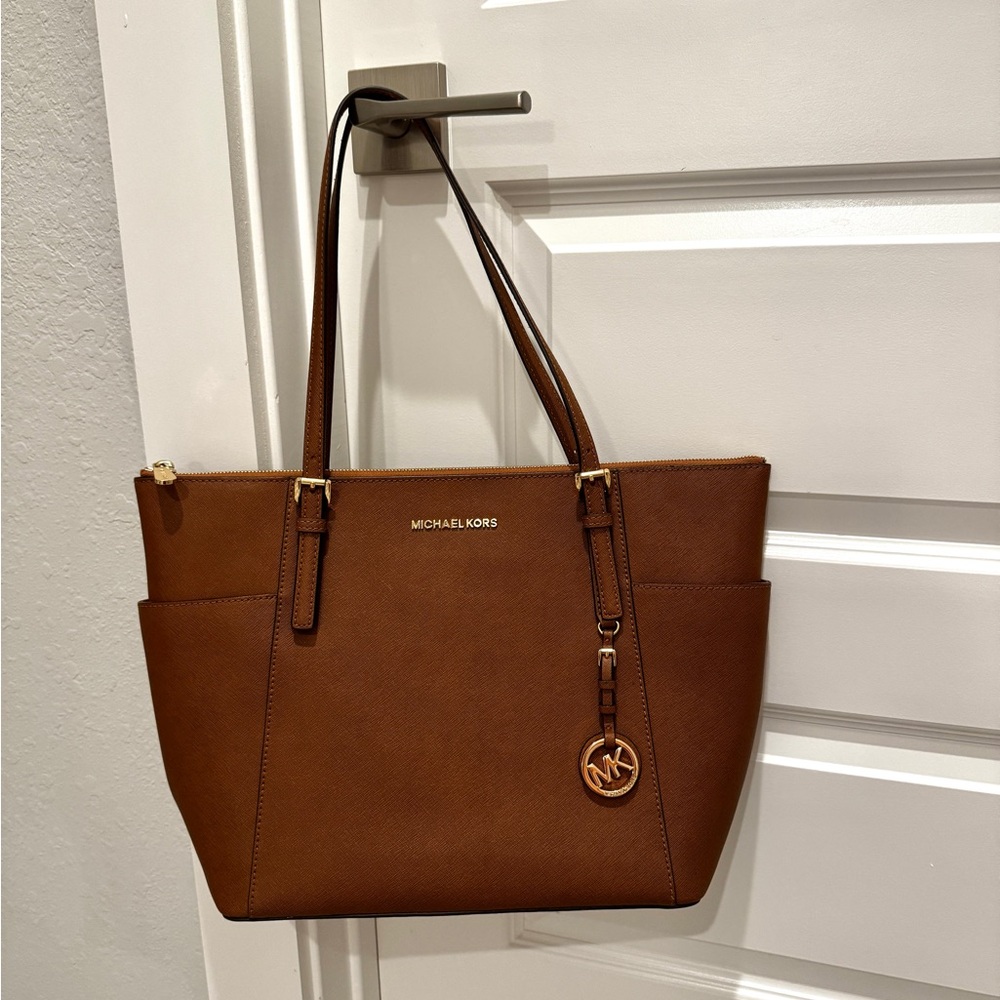 Michael Kors Jet Set Medium Leather Tote with Zipper